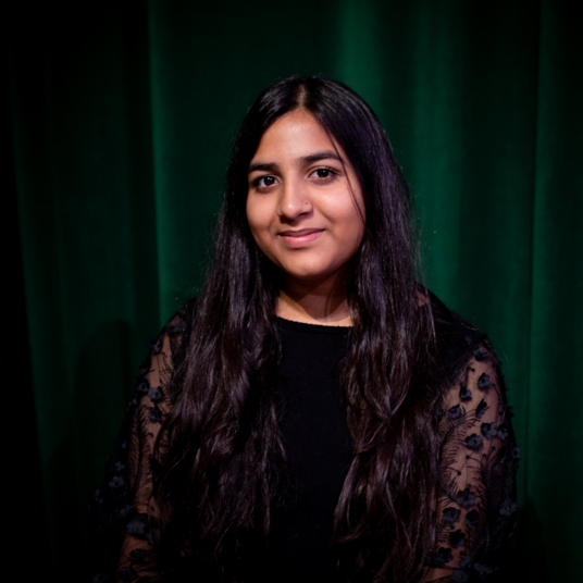 Aairah Usmani head shot