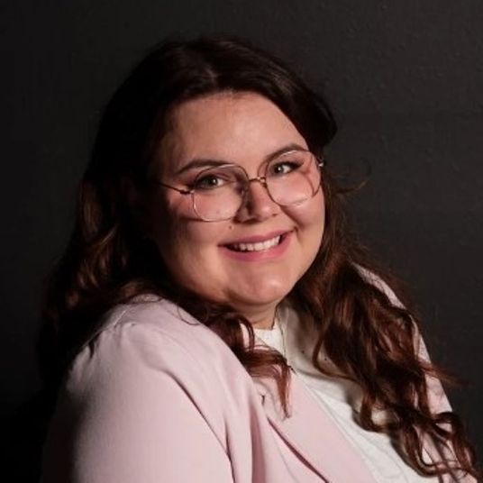 Carly Pettitt head shot