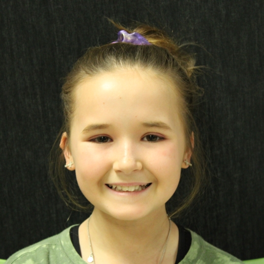 MacKenzie Bell as Young Fiona & Rat Dancer head shot