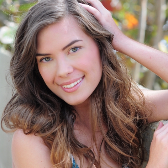 Lauren Marie Januszkiewicz head shot