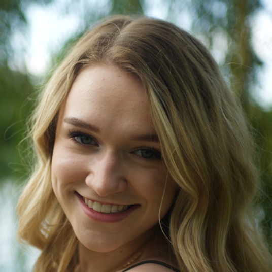 Chloe Moore* head shot