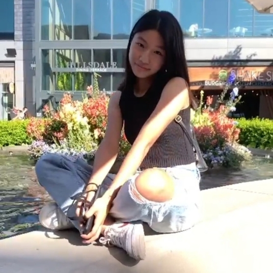 Ellie Lau (10) head shot