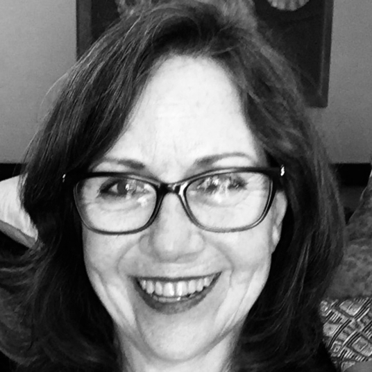 Leslie Trayer Harvey head shot