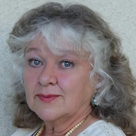 Julie Greathouse-Suazo head shot