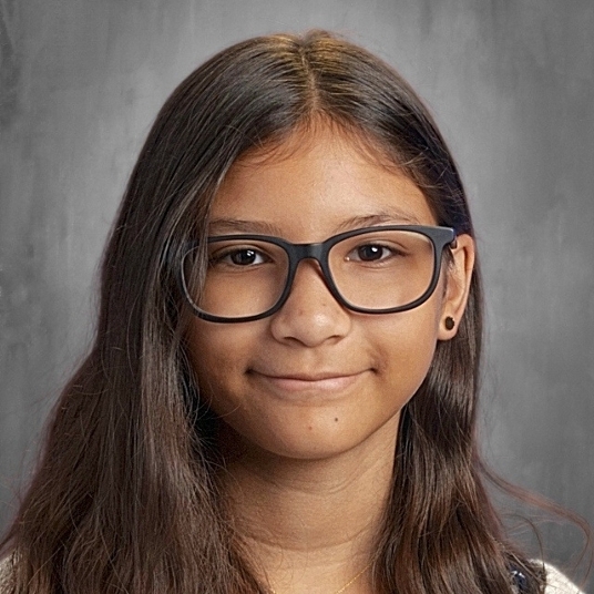 NAIARA GONZALEZ head shot