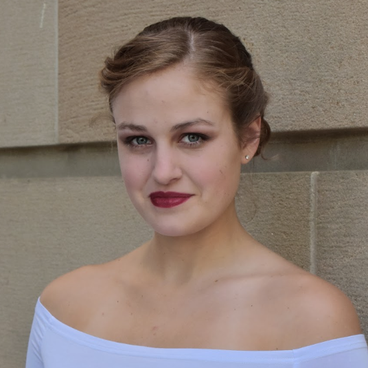 Johanna LeuVoy head shot