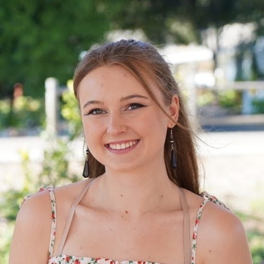 EMERSON (Emma) POULTNEY head shot
