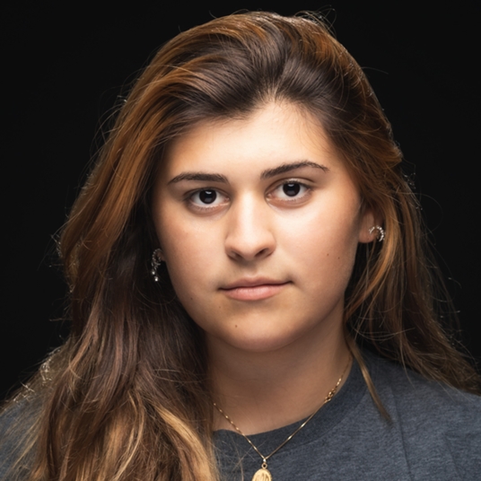Arianna Rezvani head shot