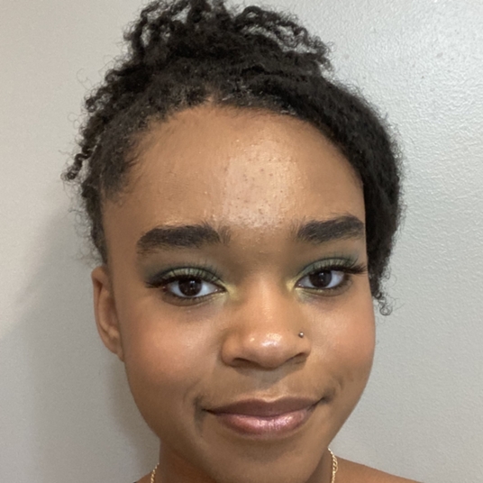 Savannah Clay head shot