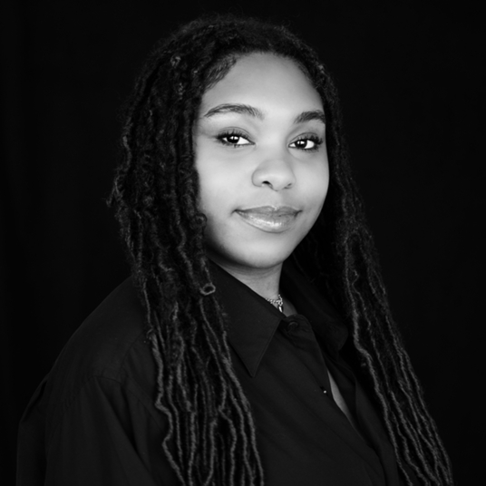 Courtney String head shot
