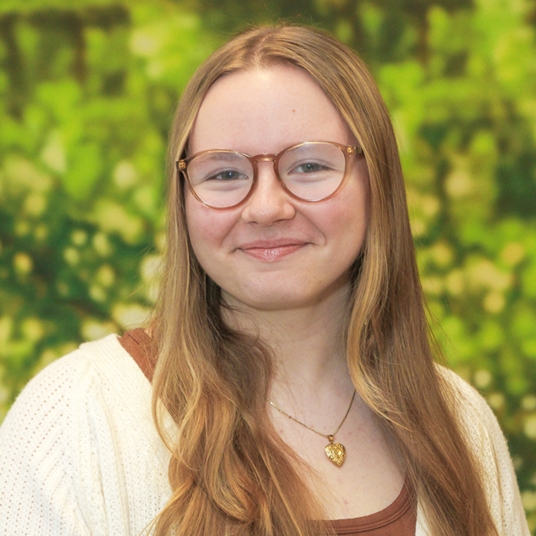 Madeline Rakos head shot