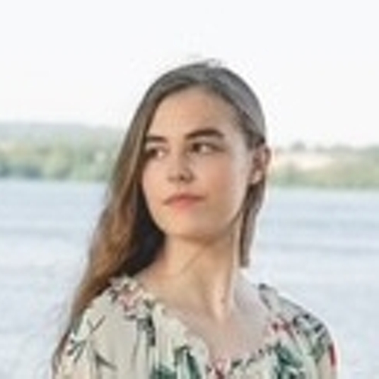 Alannah Redmond, Lead Dancer, Champion Fiddler & Musical Soloist head shot