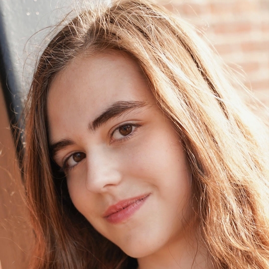 Alannah Redmond, Lead Dancer, Champion Fiddler & Musical Soloist head shot