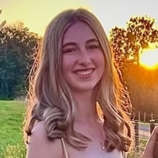 Aria Ticen, Lead Dancer head shot