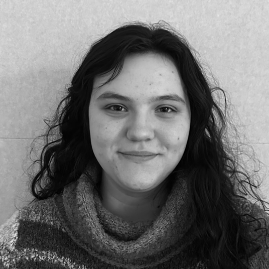 Hollie Windhausen +* head shot
