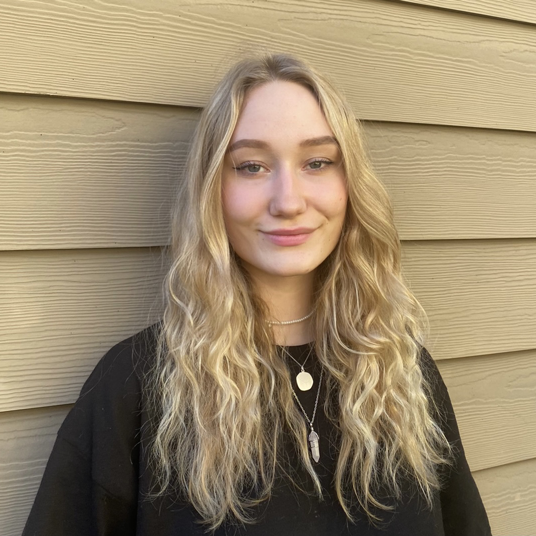 Ella Detering head shot