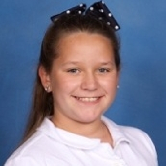 Ari Perry head shot