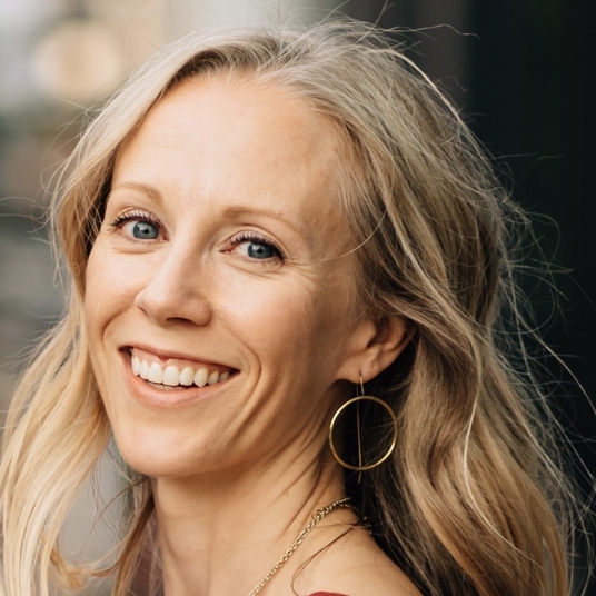 Sara Metz head shot