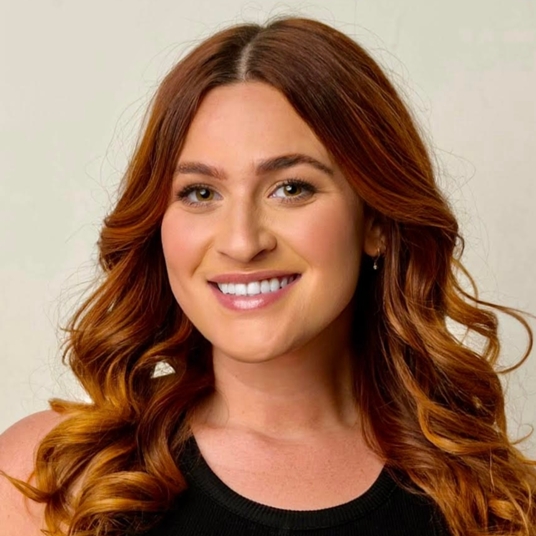 Lindsey Marcus head shot