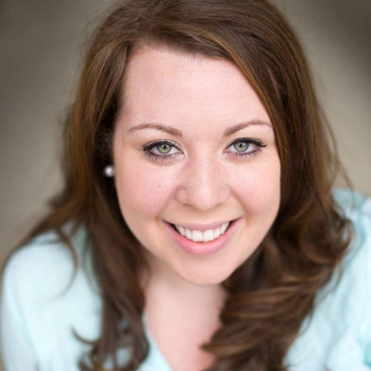 Holly Dickerson head shot