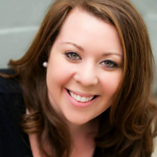 Holly Dickerson head shot