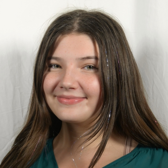 Lila Savu head shot