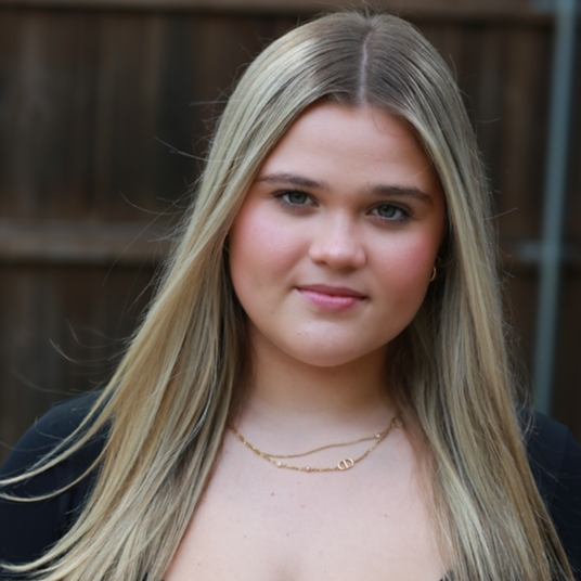Bella Pacholski head shot