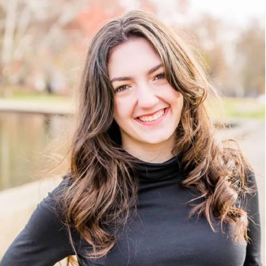 Bella Soderstrom head shot