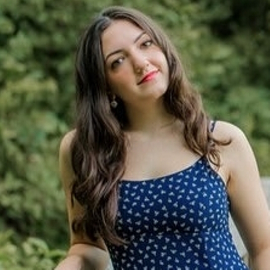 Bella Soderstrom head shot