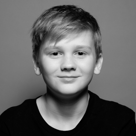 Eamon Johnson head shot
