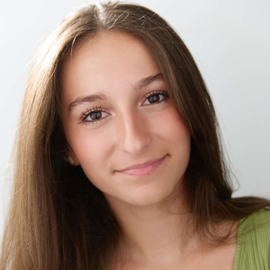 Hayley Sutton head shot