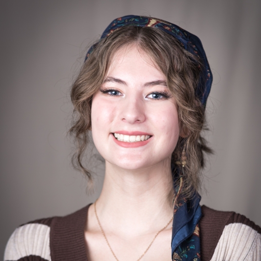 Elise Holland head shot