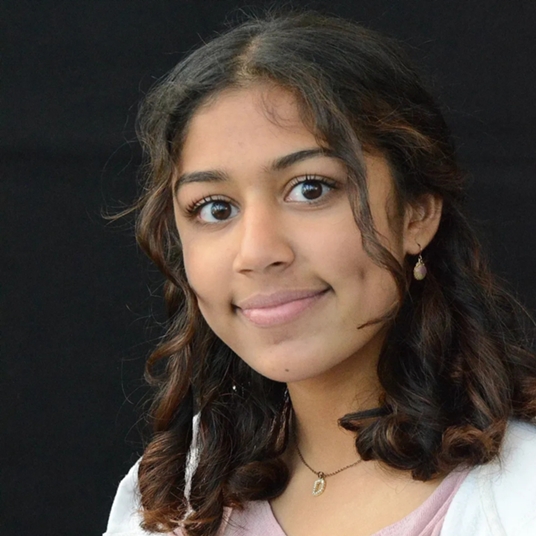 Diya Iyer head shot