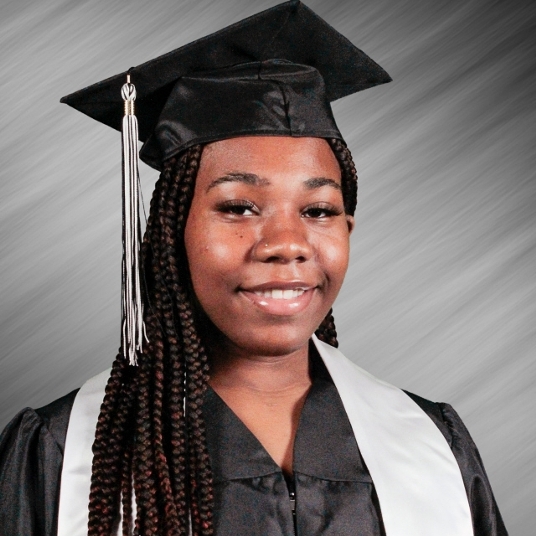De'Janique Bell head shot