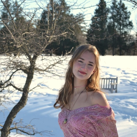 Amelia Weaver head shot