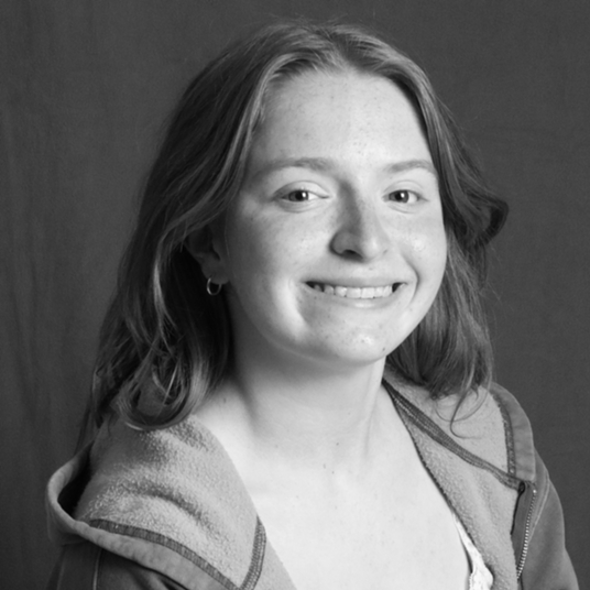 Bella Fernandez* head shot