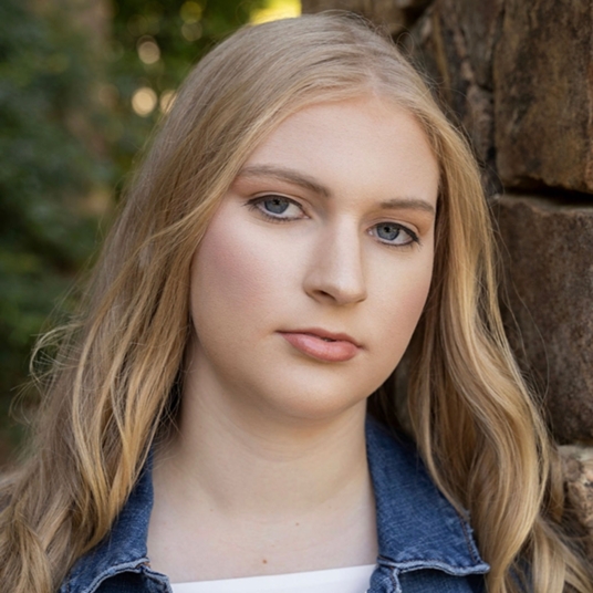 Miah Bay head shot