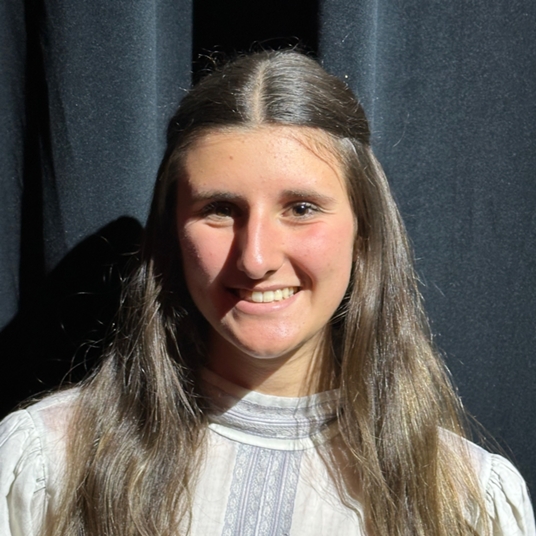 Ava Kruszynski head shot
