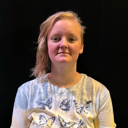 Amelia Chartrand (11th Grade) head shot