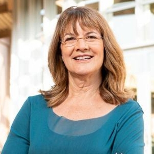 Elizabeth Danielson P'05 head shot