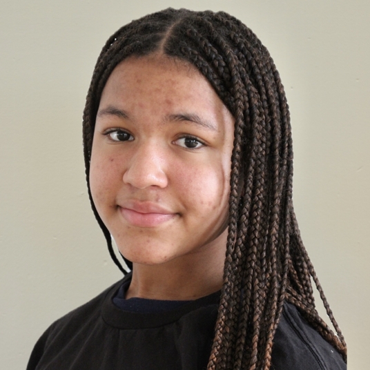 EVA BASSE (Pearl) head shot