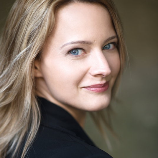 Julie Bayer head shot