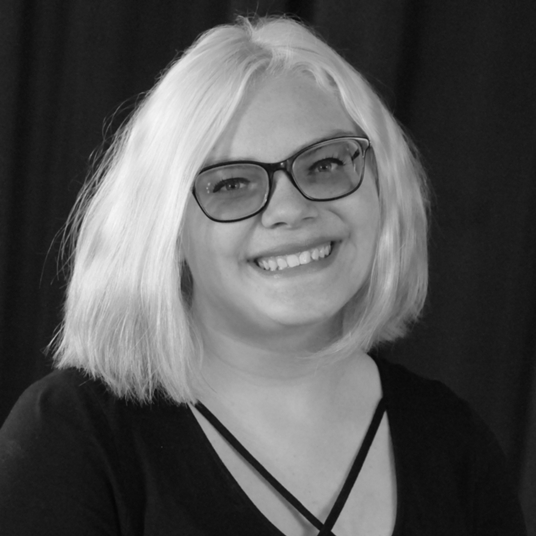 Ella Ramsey+ head shot