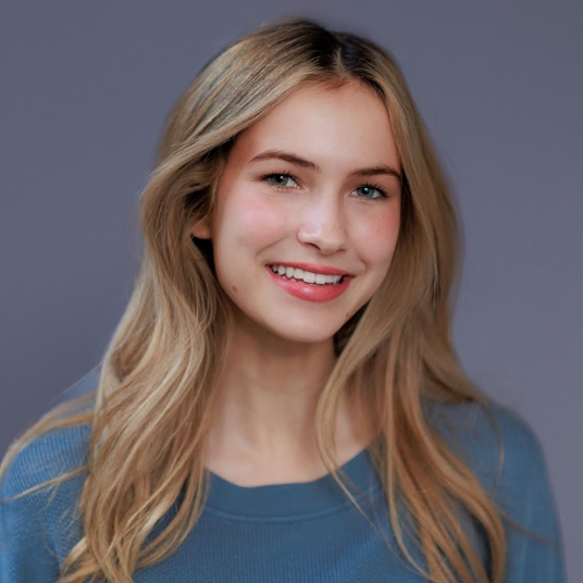 +Nicolette Mast head shot