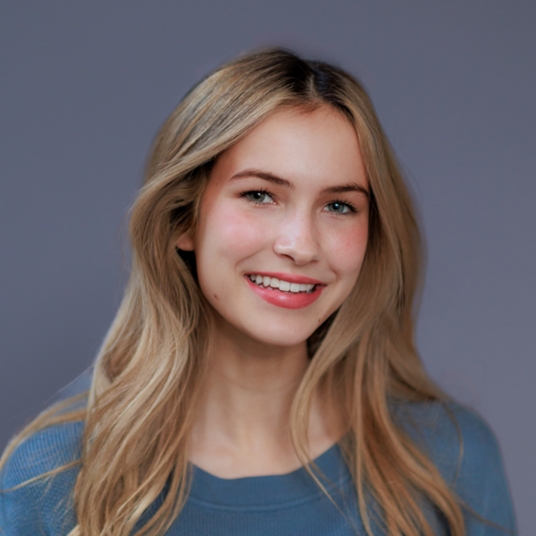 +Nicolette Mast head shot