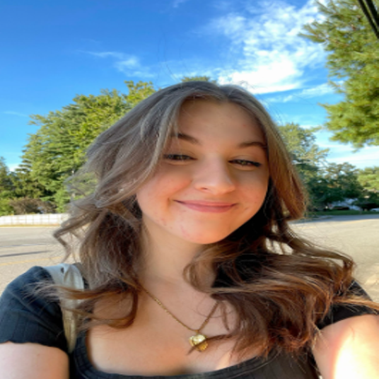 Phoebe Albro head shot