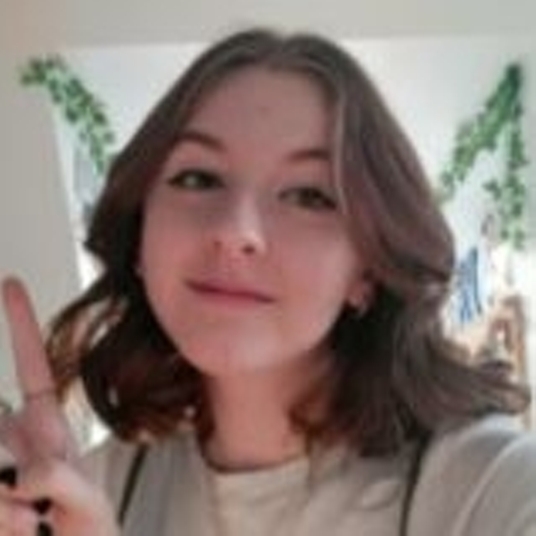 Phoebe Albro head shot