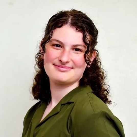 Dani Kaplan head shot