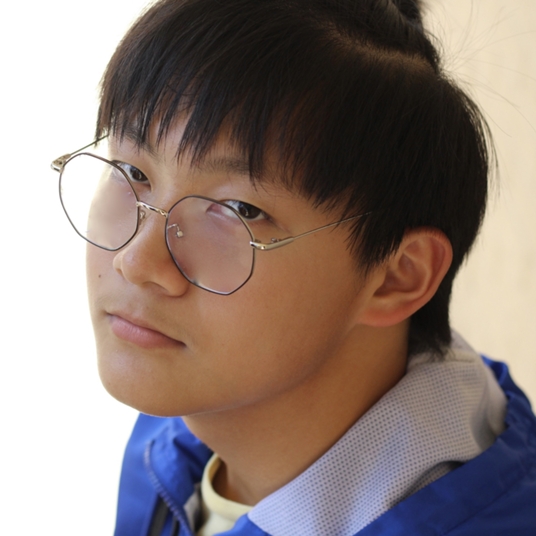Oliver Chen head shot