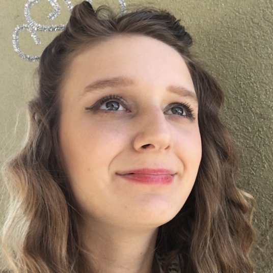 Abigail Shelton head shot